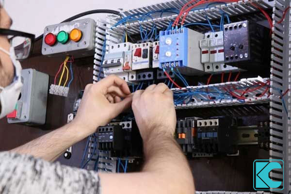 مهارت‌های ضروری برای تعمیرکار برق صنعتی