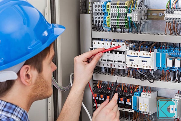 تعمیرکار برق صنعتی