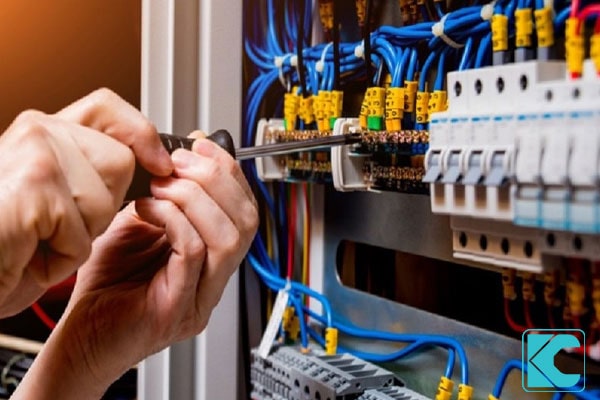 استانداردهای کلیدی در تعمیرات برق صنعتی