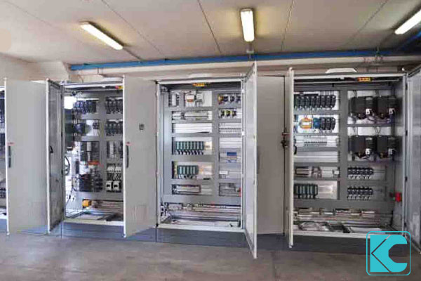 مراحل تعمیر تابلو برق صنعتی (بر اساس رویکرد کارشه و استاندارد IEC)