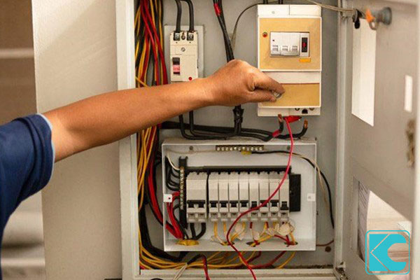 ملاحظات ایمنی حیاتی هنگام کار بر روی تابلو برق