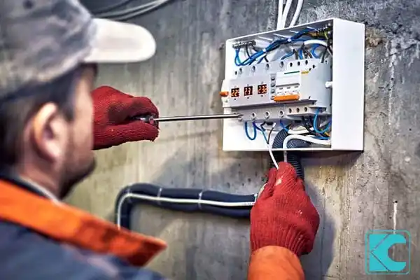 نشانه‌های بروز اتصالی در مدار برق اضطراری