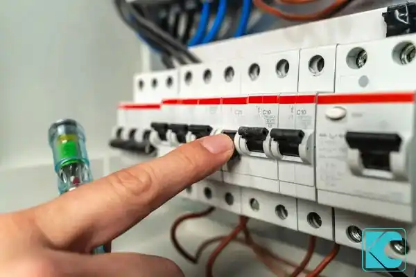 هزینه رفع اتصالی برق اضطراری چقدر است؟