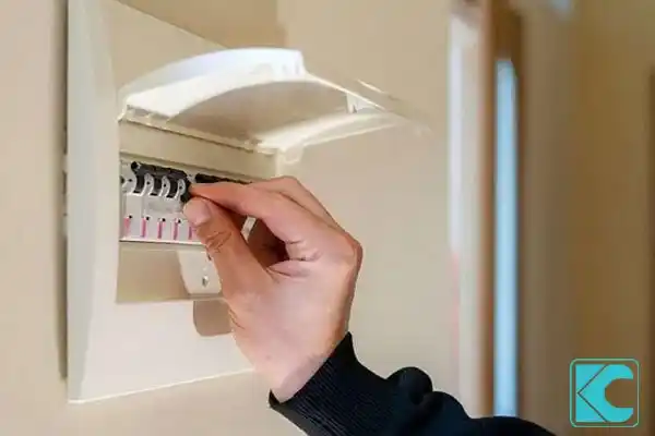 عیب‌یابی تخصصی برق ساختمان توسط کارشه